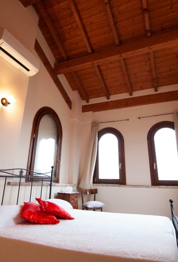 La Finestra Sul Castello Hotel Soave  Luaran gambar